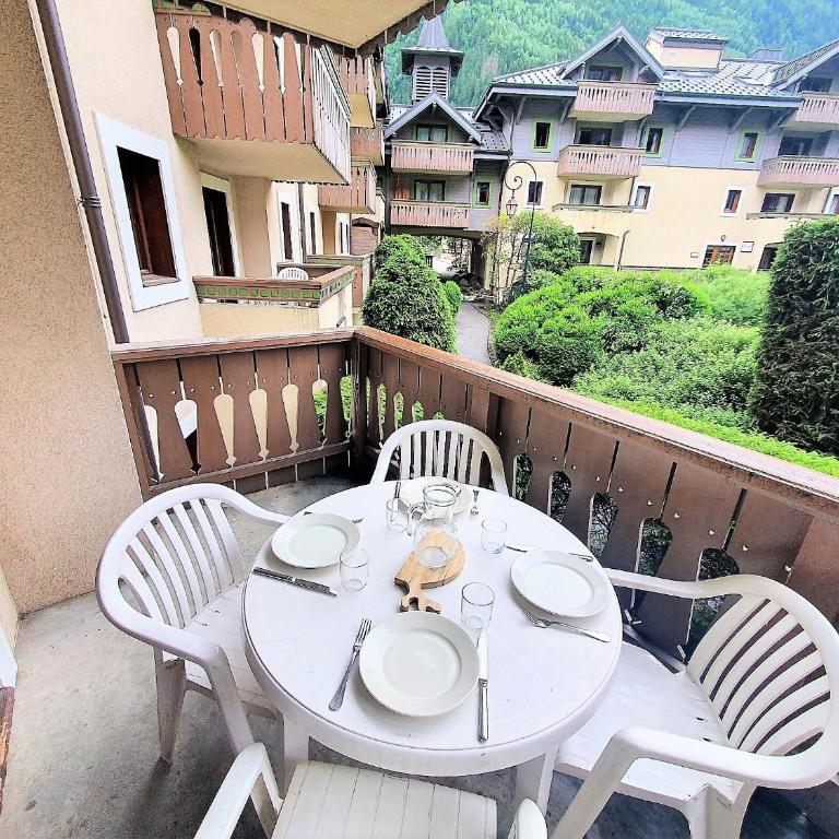 La Ginabelle – vue Mont Blanc avec piscine - Two-Bedroom Apartment with Mountain View - 11