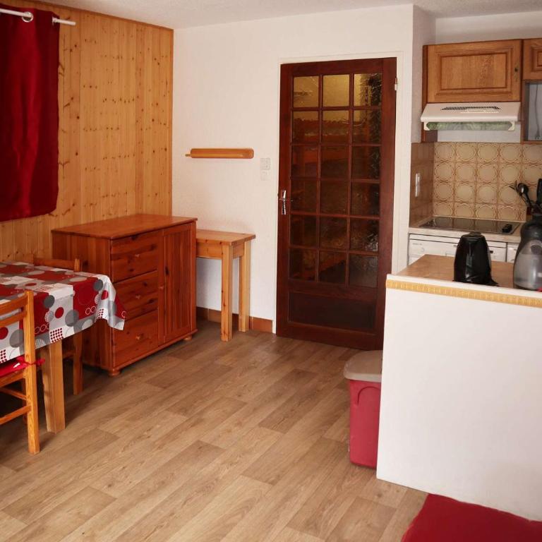 Studio cosy 4 pers, balcon sud, accès rapide aux pistes, équipements complets (LV, LL), box à skis - FR-1-322-389 - Studio - 10