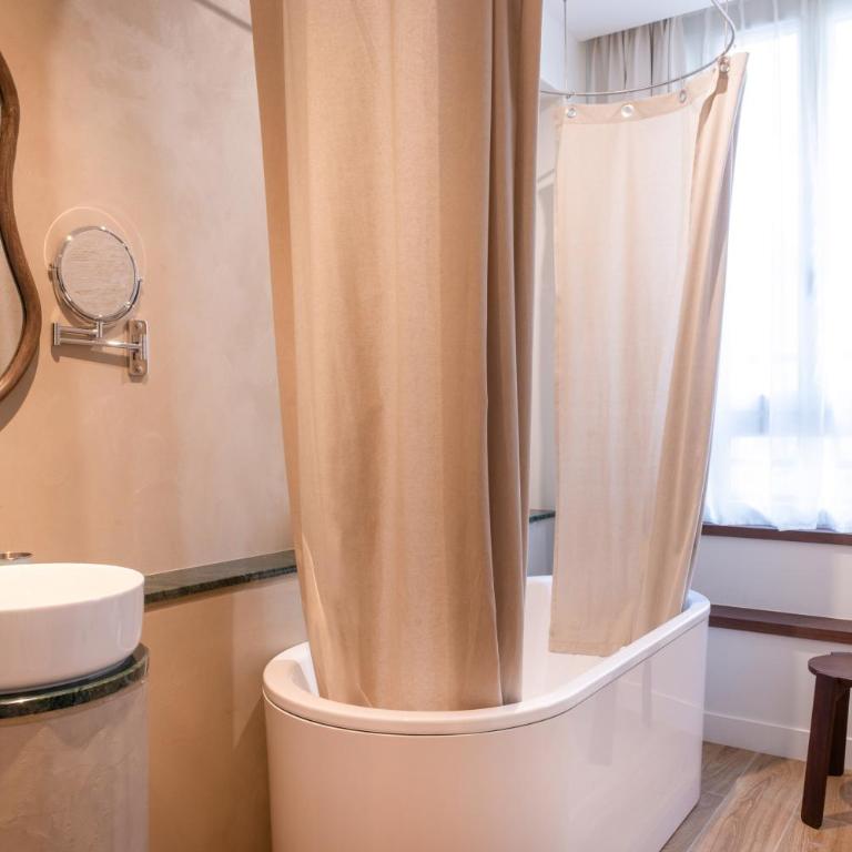 Le Lampika Hôtel - Chambre Lit Queen-Size Deluxe Extra - 2