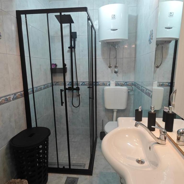 CASA BAYA with garden and river view & parking - Kuća sa 2 Spavaće Sobe - 11