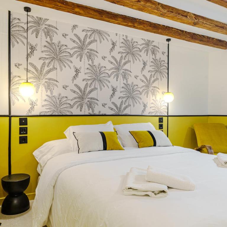Cozy charming apartment in historic center - Two-Bedroom Apartment - 45