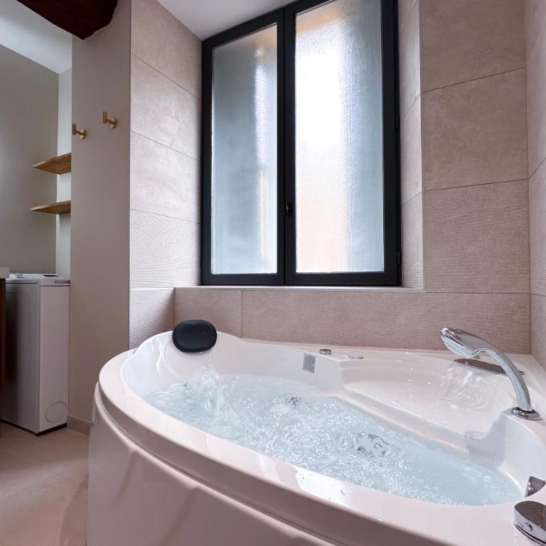 MACE Appartement avec SPA dans quartier Historique Exclusif Calme Coeur d'Antibes - Appartement 1 Chambre - 3
