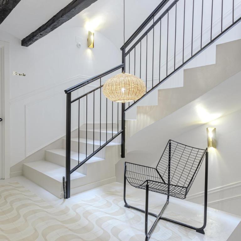 Glamorous pink studio in city center - One-Bedroom Apartment - 45