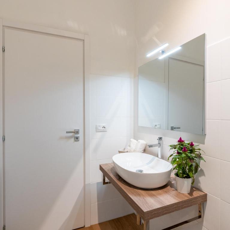 Vatican Oasis - Free Parking, 4-6 pax, 2 bedrooms - Two-Bedroom Apartment - 16