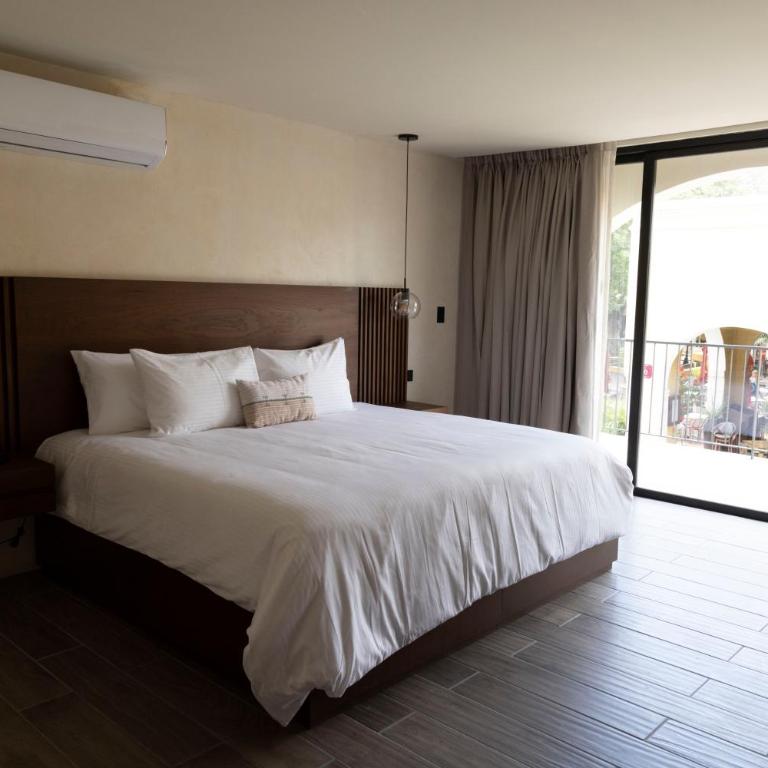 Moreira Hotel Boutique - King Room with Balcony - 5