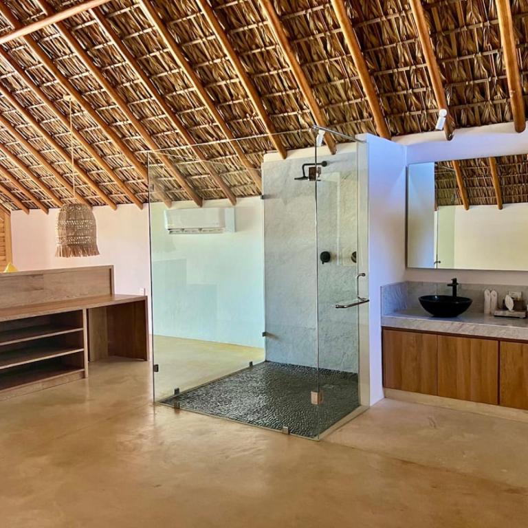 Casa Mona - Beachfront Luxury Villa - Verified Listing - Villa frente a la playa - 2