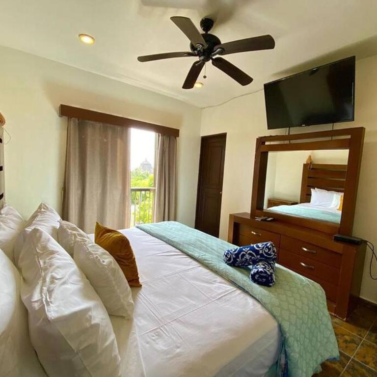 Casa Escondida - Three-Bedroom House - 12