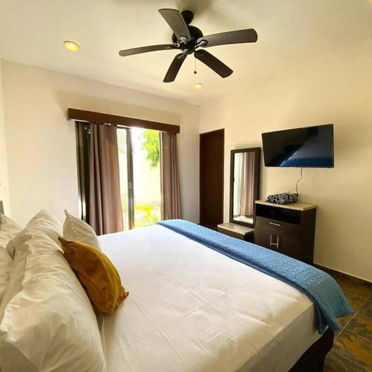 Casa Escondida - Three-Bedroom House - 14