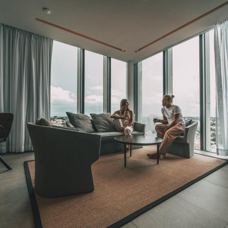 Crowne Plaza Merida by IHG - One-Bedroom Corner King Suite - 2