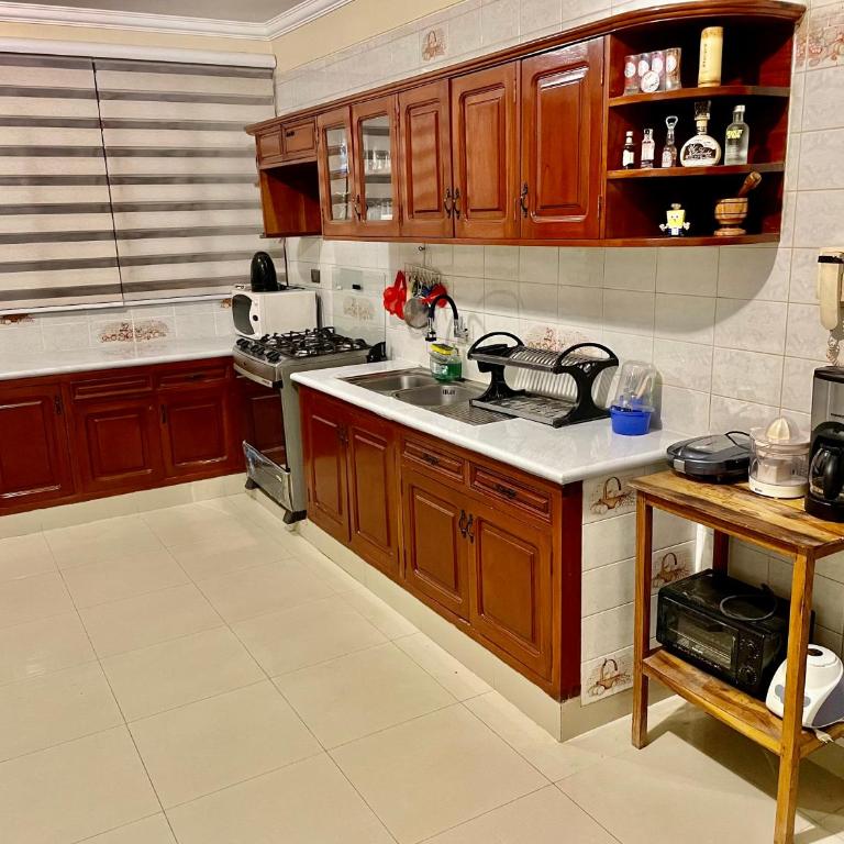 Hermosa casa, amplia y centrica! - Casa de 4 dormitorios - 7