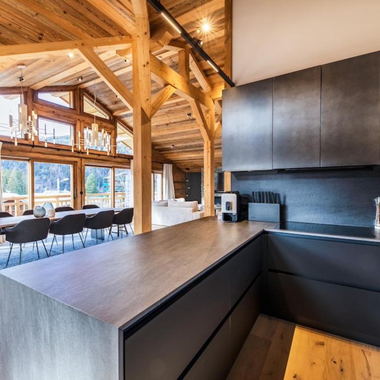 Chalet de luxe aux Gets avec jacuzzi, sauna, Wi-Fi, parking - FR-1-671-272 - Chalet - 5