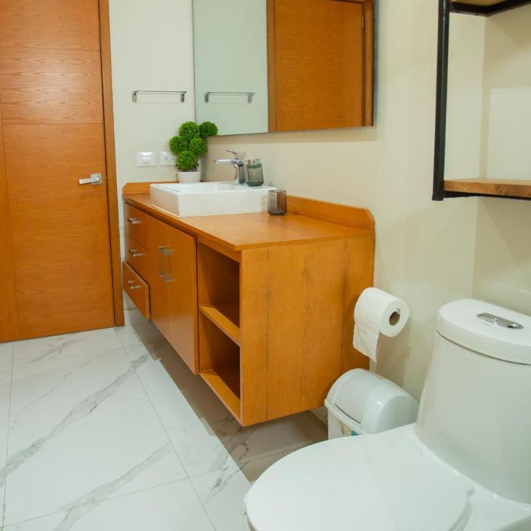 Centrico departamento de 3 habitaciones - Three-Bedroom Apartment - 9