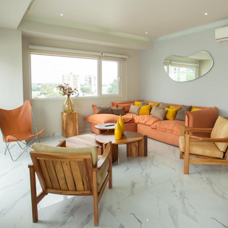 Centrico departamento de 3 habitaciones - Three-Bedroom Apartment - 15