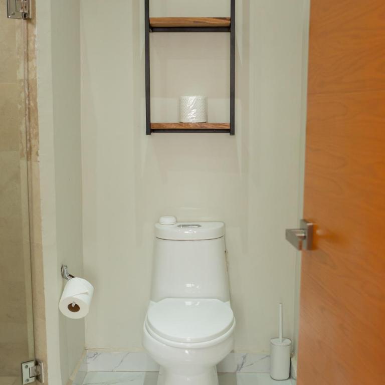 Centrico departamento de 3 habitaciones - Three-Bedroom Apartment - 13