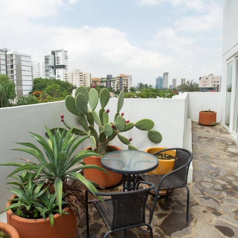 Centrico departamento de 3 habitaciones - Three-Bedroom Apartment - 19
