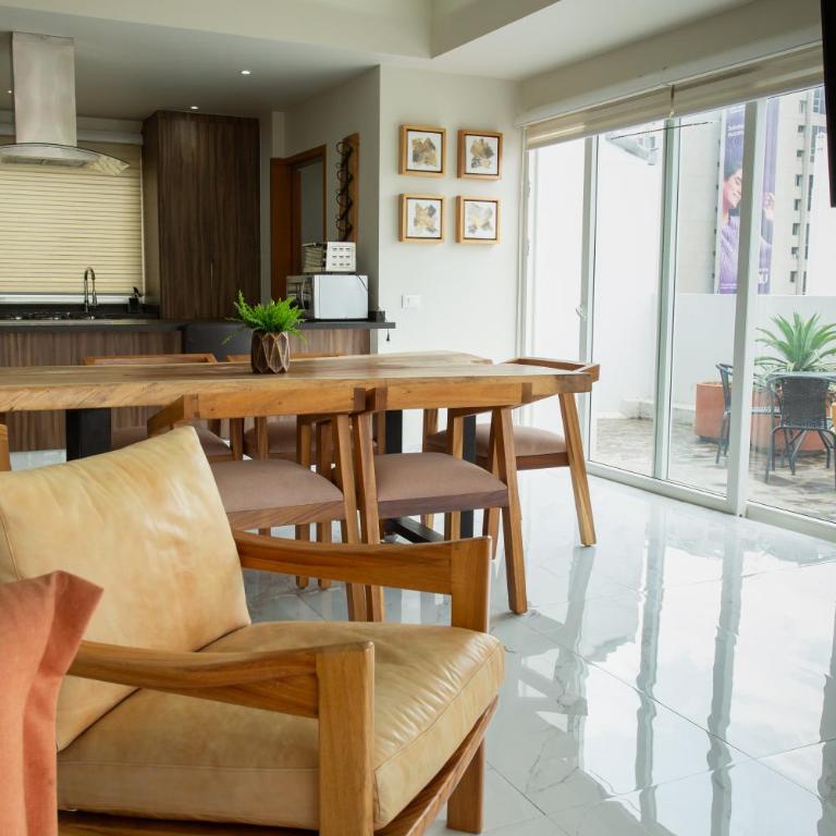 Centrico departamento de 3 habitaciones - Three-Bedroom Apartment - 41