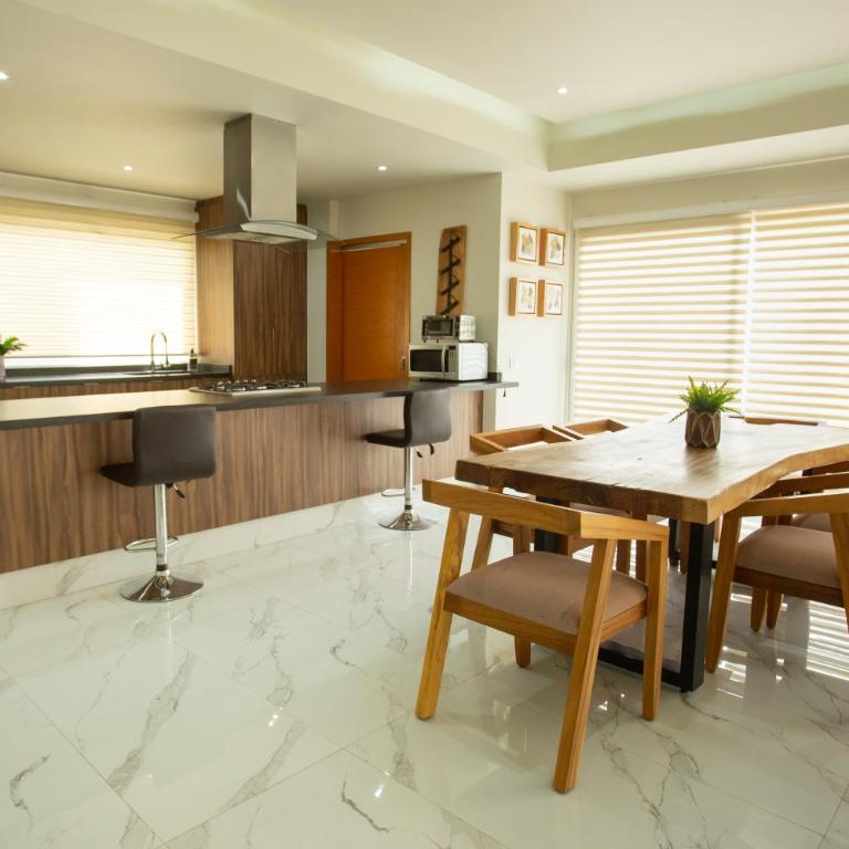 Centrico departamento de 3 habitaciones - Three-Bedroom Apartment - 23