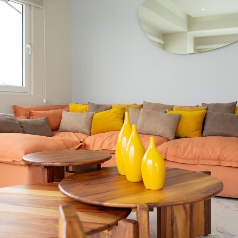 Centrico departamento de 3 habitaciones - Three-Bedroom Apartment - 20