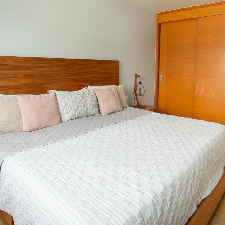 Centrico departamento de 3 habitaciones - Three-Bedroom Apartment - 21