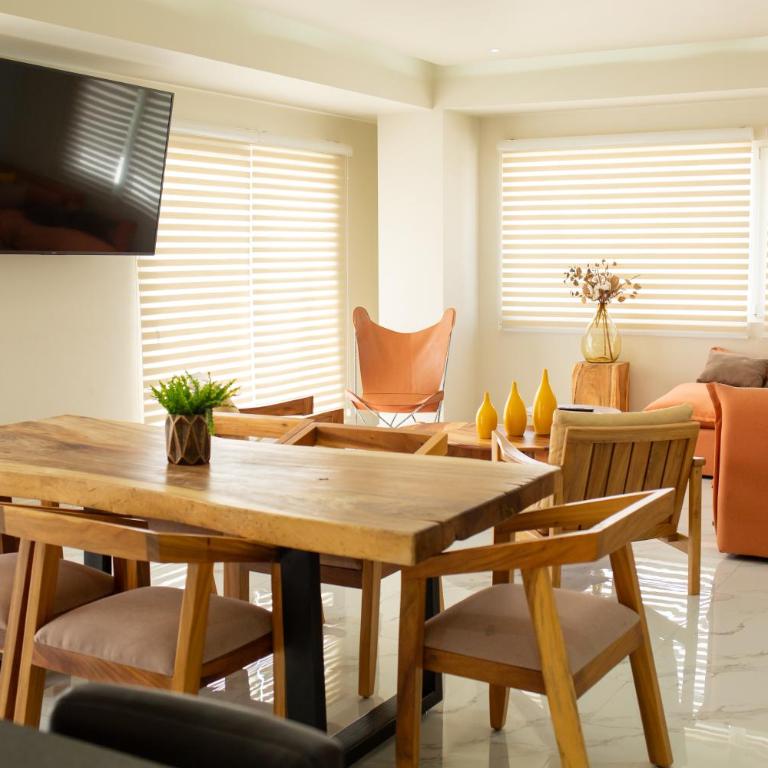 Centrico departamento de 3 habitaciones - Three-Bedroom Apartment - 3