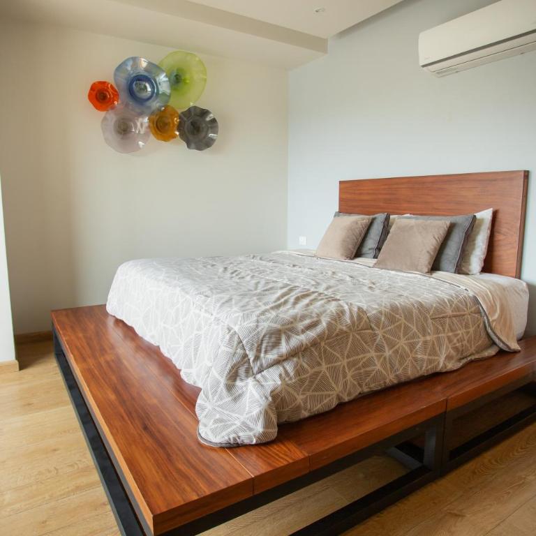 Centrico departamento de 3 habitaciones - Three-Bedroom Apartment - 2