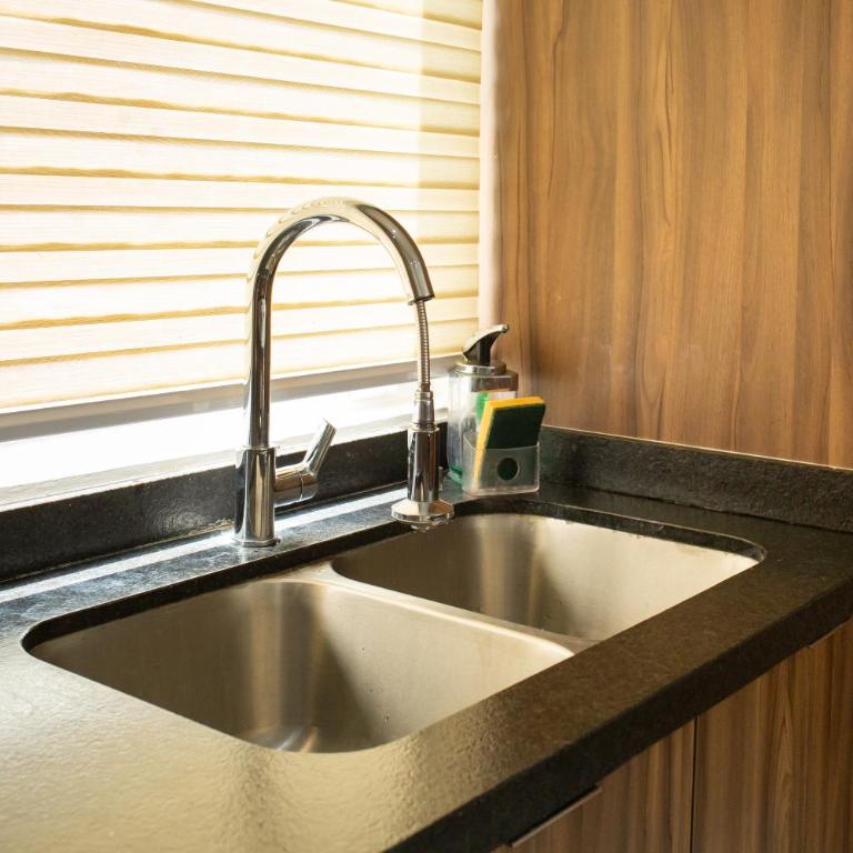 Centrico departamento de 3 habitaciones - Three-Bedroom Apartment - 77