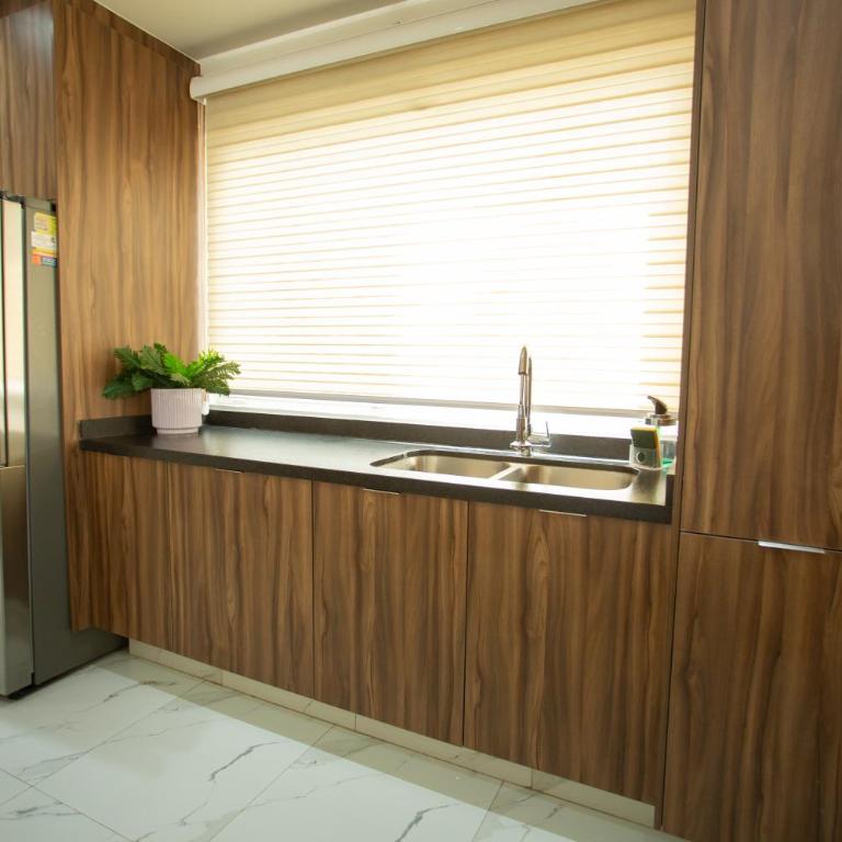 Centrico departamento de 3 habitaciones - Three-Bedroom Apartment - 65