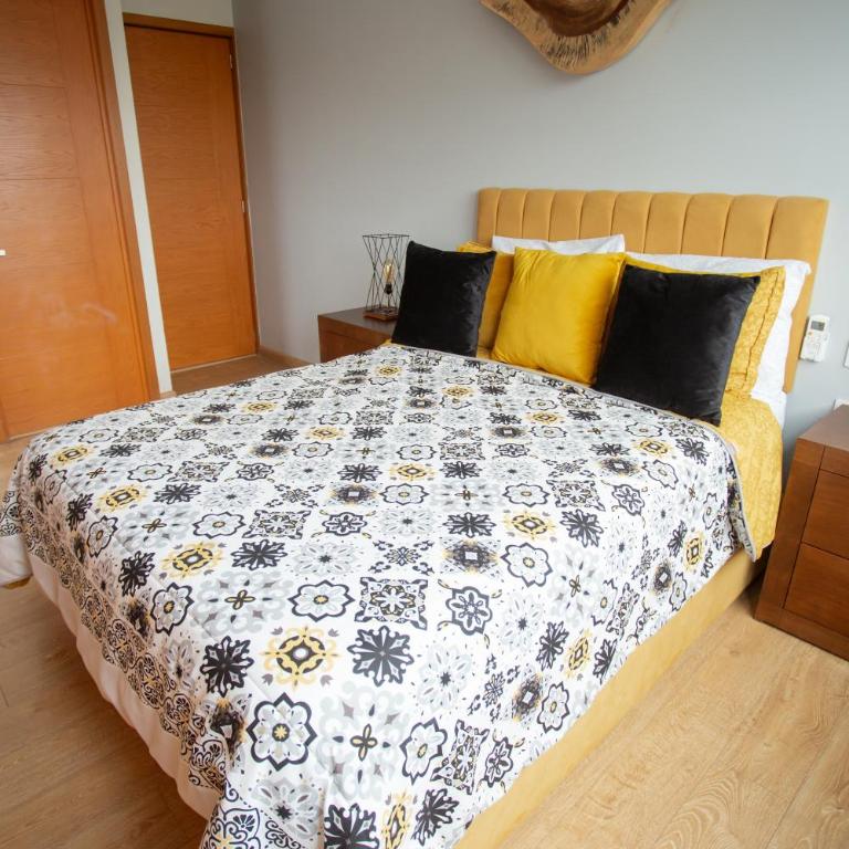 Centrico departamento de 3 habitaciones - Three-Bedroom Apartment - 62