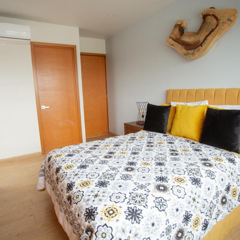 Centrico departamento de 3 habitaciones - Three-Bedroom Apartment - 52