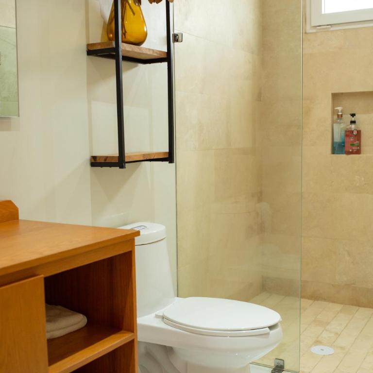Centrico departamento de 3 habitaciones - Three-Bedroom Apartment - 54