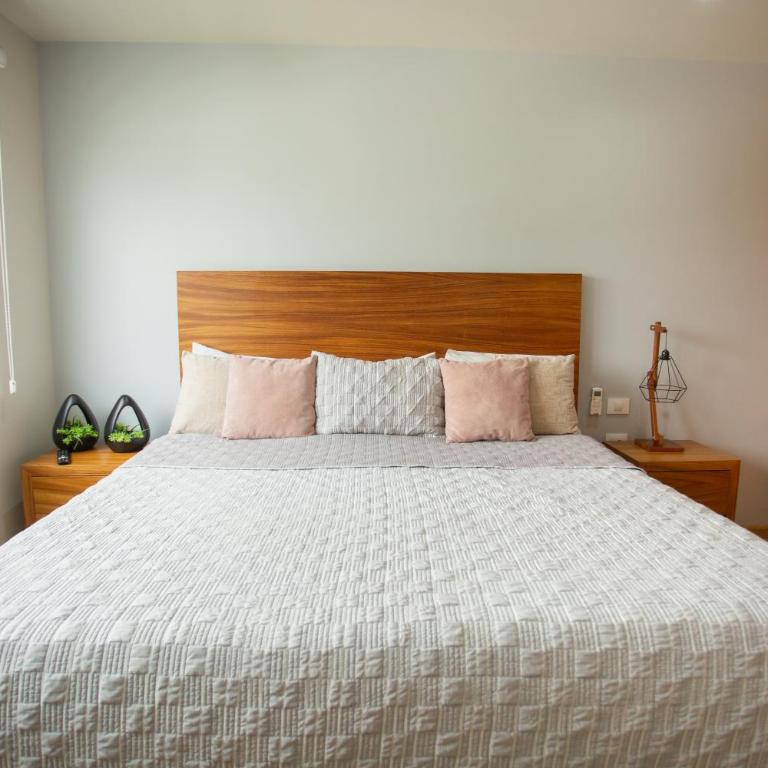 Centrico departamento de 3 habitaciones - Three-Bedroom Apartment - 71