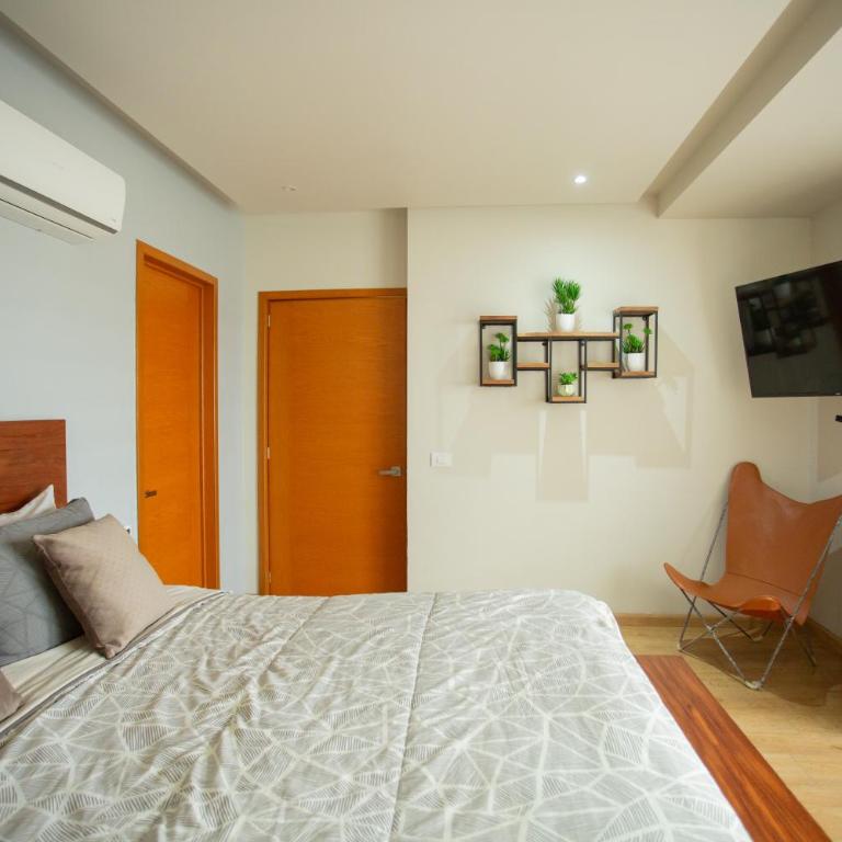 Centrico departamento de 3 habitaciones - Three-Bedroom Apartment - 73