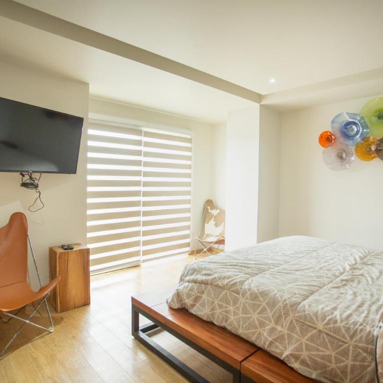 Centrico departamento de 3 habitaciones - Three-Bedroom Apartment - 75