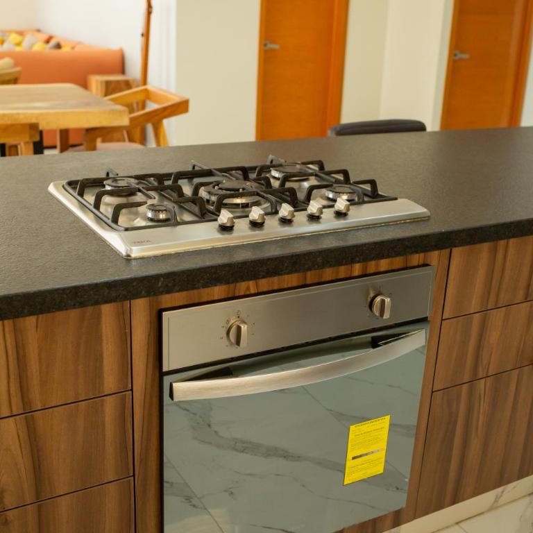 Centrico departamento de 3 habitaciones - Three-Bedroom Apartment - 79