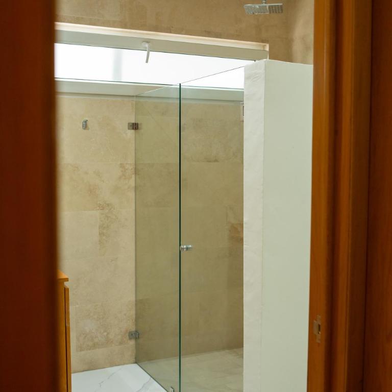 Centrico departamento de 3 habitaciones - Three-Bedroom Apartment - 84