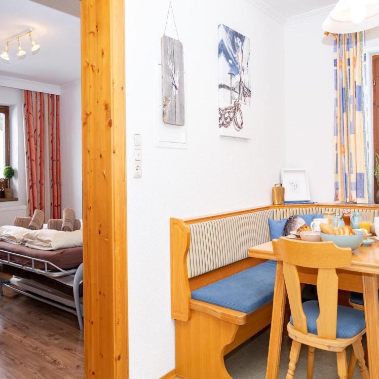 Farmhouse in Hollersbach with Mountain Views - Three-Bedroom Apartment - 8