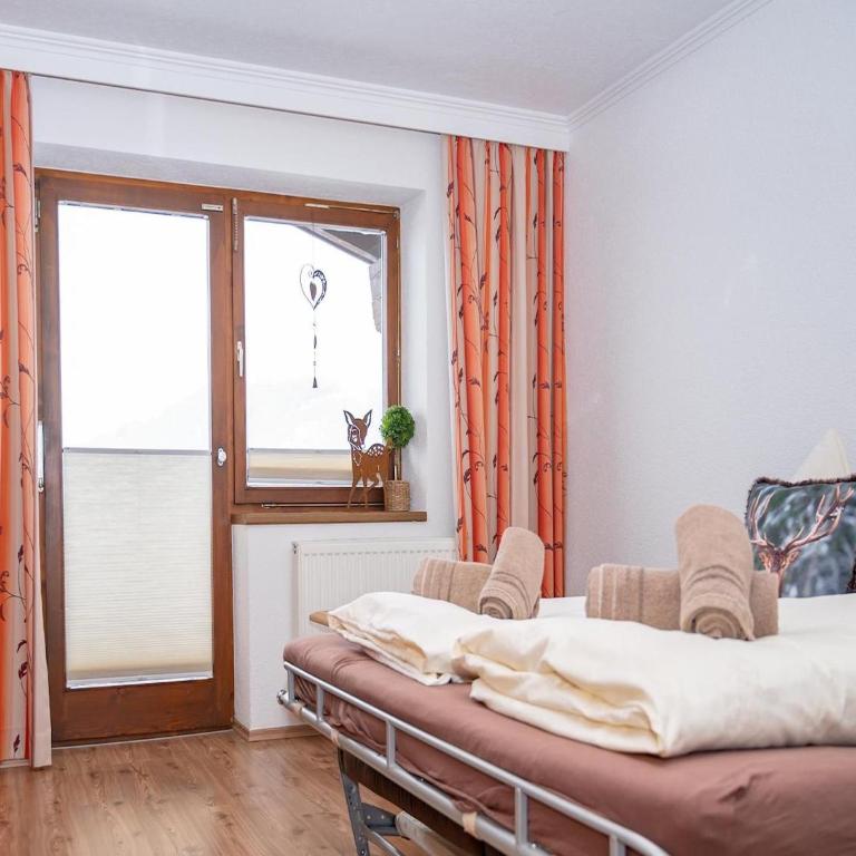 Farmhouse in Hollersbach with Mountain Views - Three-Bedroom Apartment - 17