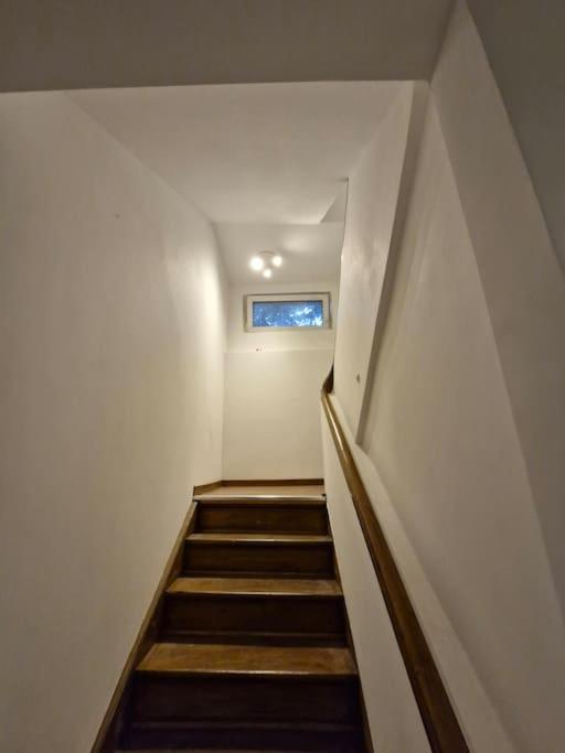 Entire house with arcade machine in a private backyard, 3 bedrooms, 1 bathroom, 1 leaving room with convertible sofa and open kitchen - Haus mit 3 Schlafzimmern - 29