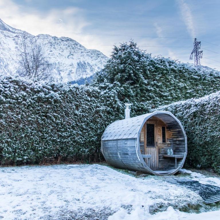 Luxurious Chalet With Breathtaking Mont Blanc Massif Views From Hot Tub and Garden plus Sauna - Chalet - 6