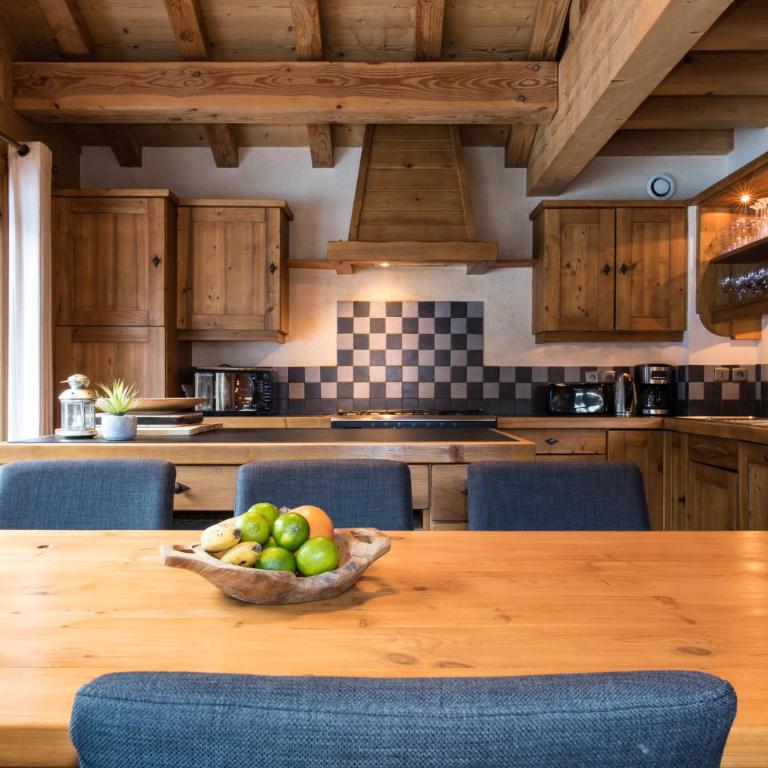 Luxurious Chalet With Breathtaking Mont Blanc Massif Views From Hot Tub and Garden plus Sauna - Chalet - 9