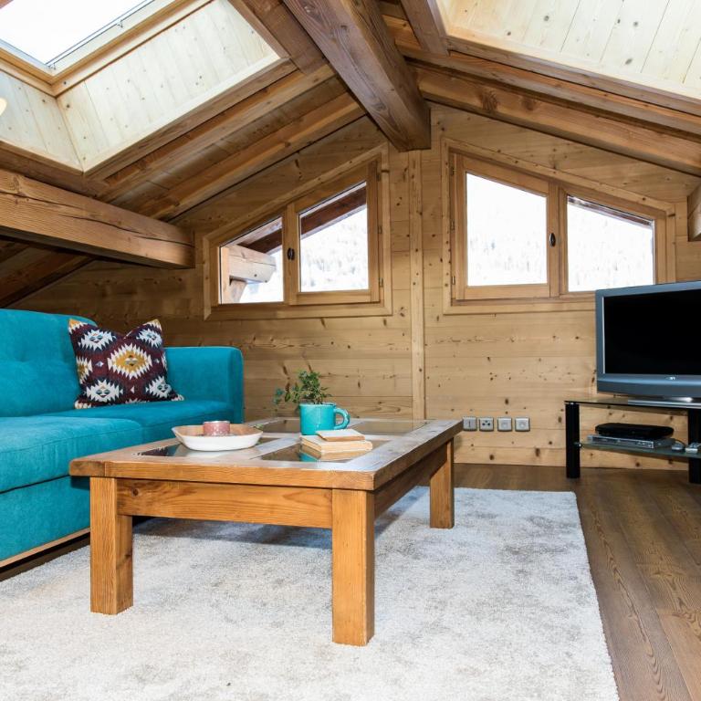Luxurious Chalet With Breathtaking Mont Blanc Massif Views From Hot Tub and Garden plus Sauna - Chalet - 10