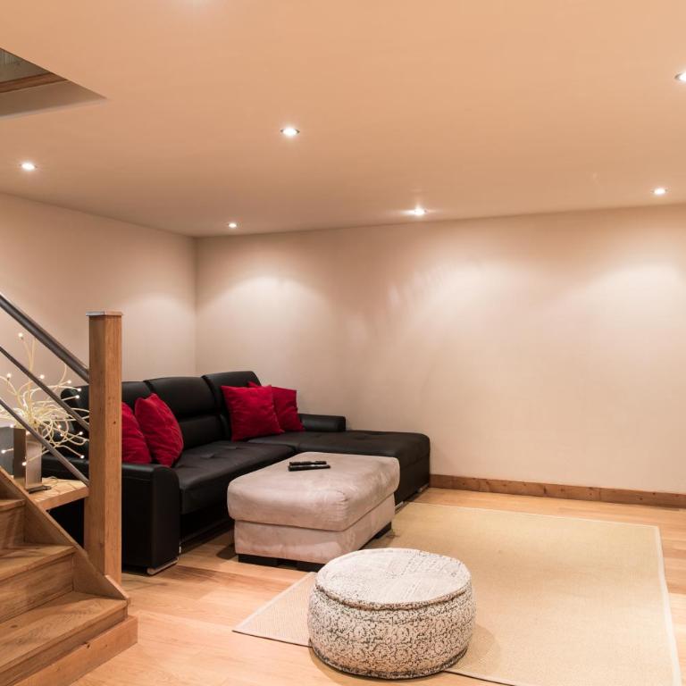 Luxurious Chalet With Breathtaking Mont Blanc Massif Views From Hot Tub and Garden plus Sauna - Chalet - 20