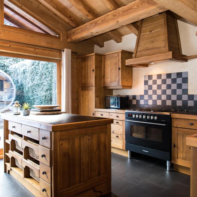 Luxurious Chalet With Breathtaking Mont Blanc Massif Views From Hot Tub and Garden plus Sauna - Chalet - 18