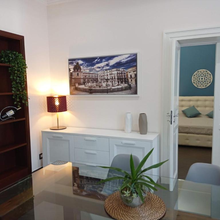 Essenze di Sicilia Appartamento Cavour in centro - Junior Suite con Balcone - 5