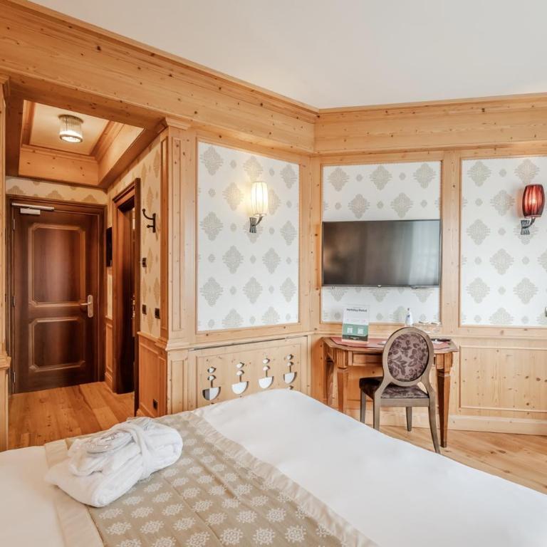 HOTIDAY Room Collection - Campiglio Pradalago - Camera Matrimoniale/Doppia con Letti Singoli - 1