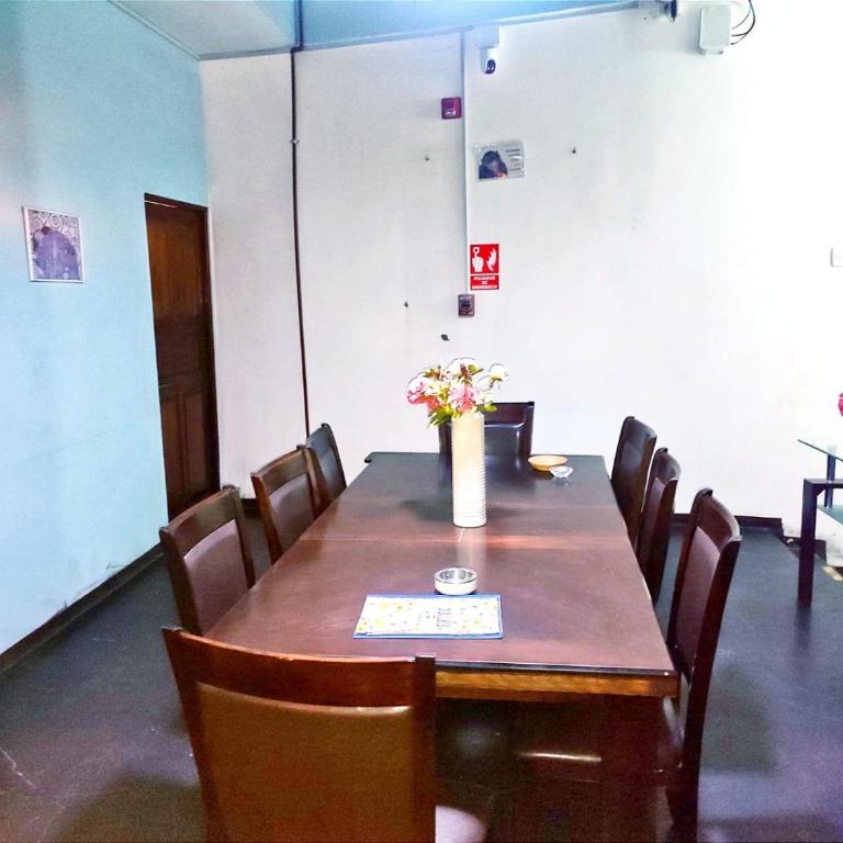 Misti Apartment Hostal - Queen Room with Shared Bathroom - 7