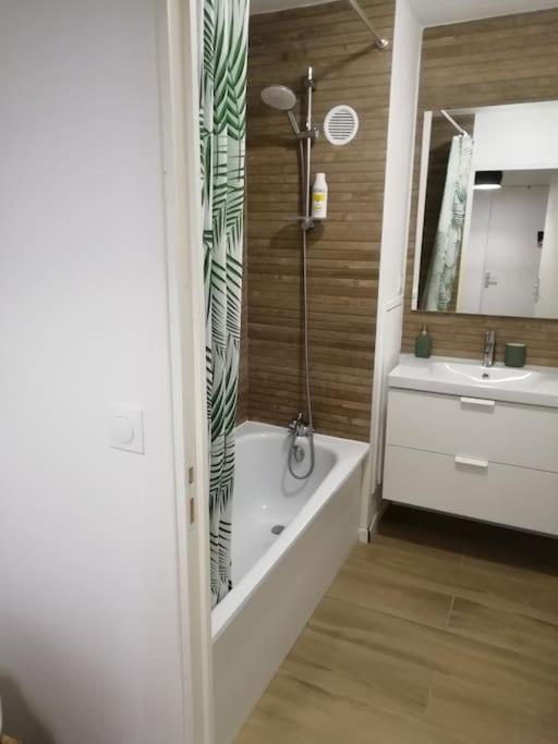Appartement avec 2 chambres et parking privé - Appartement 2 Chambres - 22