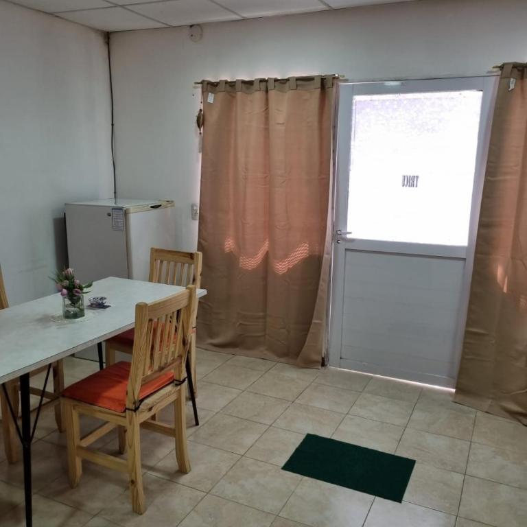 Monoambiente con TV y Heladera - Apartamento de 1 dormitorio - 5