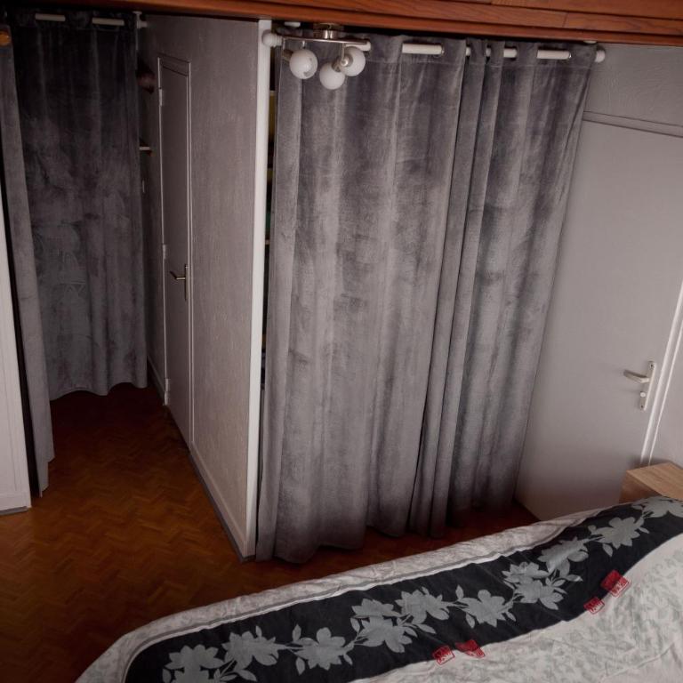 Le T2 Douillet d'Uriage - Résidence Le Louvre - Uriage- Proche Chamrousse - Jusqu'à 3 personnes - Cure thermale - Montagnes et lacs - Appartement 1 Chambre - 4