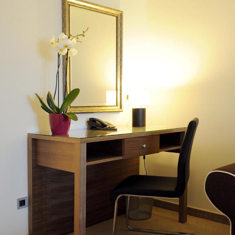 Hotel 1000 Ruza - Superior Dvokrevetna Soba sa Bračnim Krevetom - 11